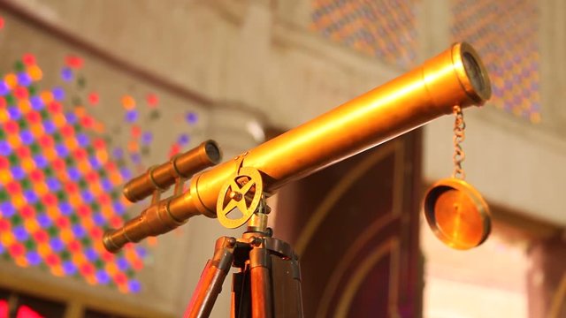 Handheld telescope on stand