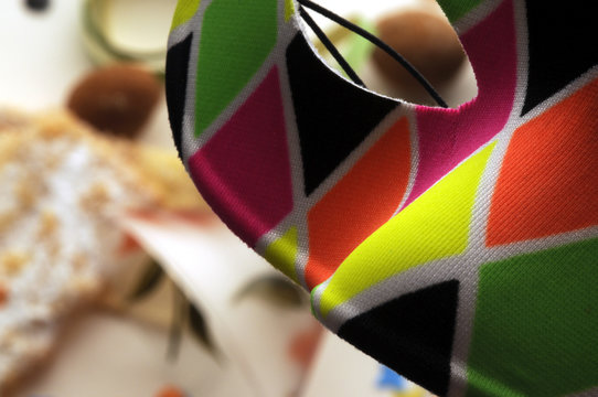 Poklade Karnev&aacute;l Karnawał Masopust קרנבל Carnaval Carnevale Harlequin Arlecchino Arlekin Арлекин Harlekin رنگی&zwnj;پوش 아를레키노 &Alpha;&rho;&lambda;&epsilon;&kappa;ί&nu;&omicron;&sigmaf; 
 