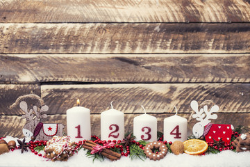 erster Advent brennende Kerze