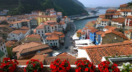 Naklejka premium Landscape of the village of Cudillero in Asturias, Spain