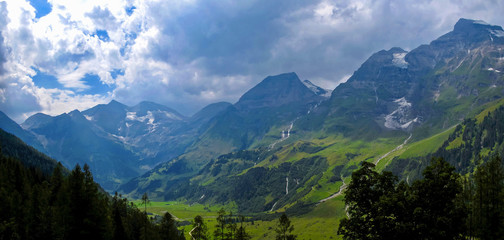 Fototapeta na wymiar Panorama in the austrian alps