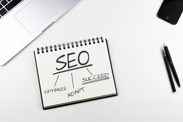 Notizbuch im Büro - SEO  Konzept