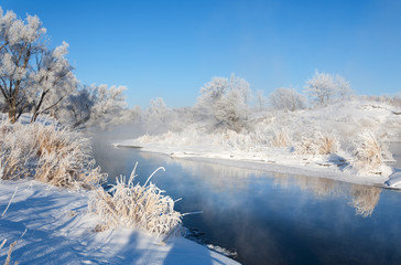 Fototapeta na wymiar inter river fog frost. The coldest time of year. Permanent water