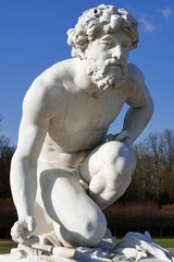 Statue de Pluton au parc de Chantilly, France