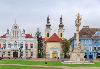 Fototapeta na wymiar TIMISOARA, ROMANIA - 15 OCTOBER, 2016 Detail of the Holy Trinity Statue at Union square and Serbian Ortodox Church