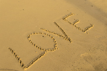 LOVE in Sand geschrieben