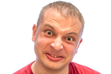 Mann mit alberner frecher Fratze