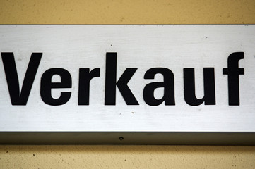 sign or shield with - VERKAUF - in German, translation to English - SALE
