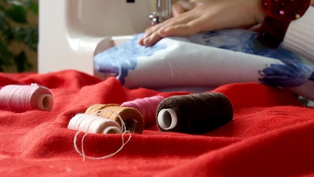 The child learns to sew on the sewing machine.
