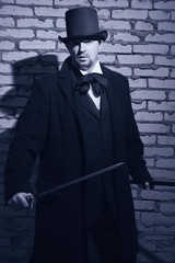 Victorian maniac attacked with a knife on the victim