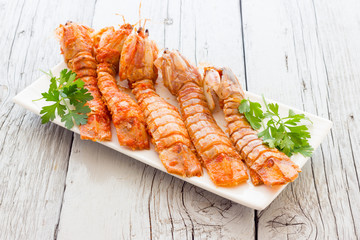 Mantis shrimps tomatoes