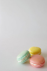 三色のマカロン