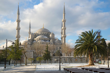 Fototapeta na wymiar Sultan Ahmet Camii (Blue mosque), cloudy january day. Istanbul