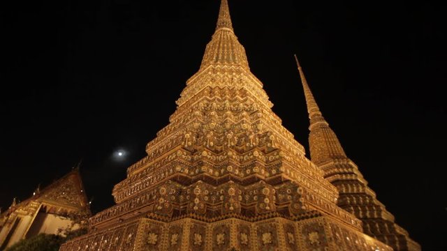 WS TU LA Temple spires at night / Wat Pho, Bangkok, Thailand