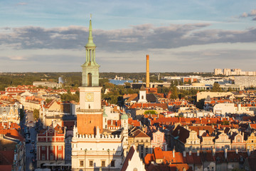 Obraz premium Poznan, Poland - August 30, 2016: Town hall, old and modern buildings at sunset in city Poznan