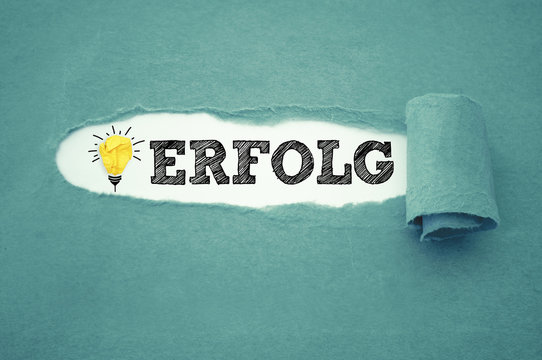 Abgerissenes Papier mit Kreativit&auml;t, Idee, Erfolg, Innovation 