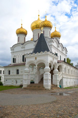 Fototapeta na wymiar At Trinity Cathedral of Ipatiev Monastery in the gloomy September afternoon. Kostroma, Golden Ring of Russia