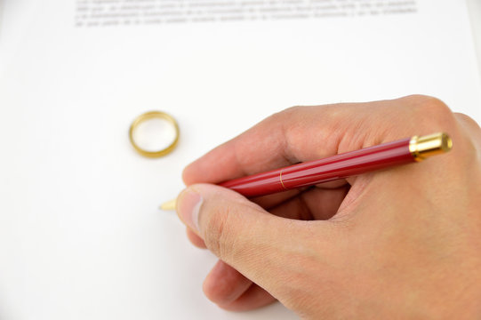 signing the divorce