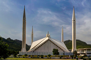 Fototapeta na wymiar Faisal Mosque in Islamabad, capital of Pakistan