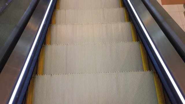 Moving Down in Modern Escalator. Escaltor. Escaltor moving. Escaltor footage. Escaltor 4K. Moving escalator, mecanic, electric. Stair and escalators in a public area. 