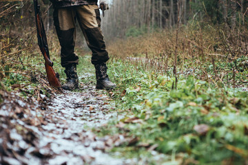 Naklejka premium Male hunter forest