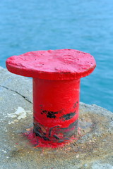 Red thumb on the stone pier