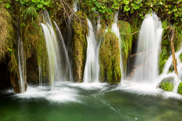 Fototapeta na wymiar waterfall in deep forest in Plitvice national park