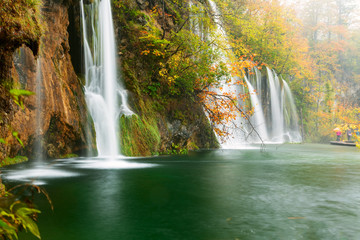 Obraz premium Autum colors and waterfalls of Plitvice National Park