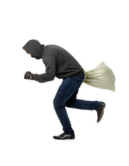 Thief flees with gray sack
