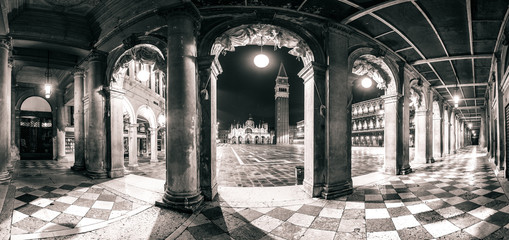 Obraz premium Architektoniczna panorama Piazza San Marco i łuki, Wenecja