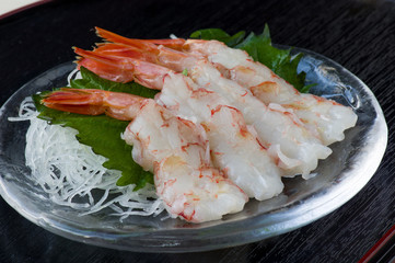 アカエビの刺し身