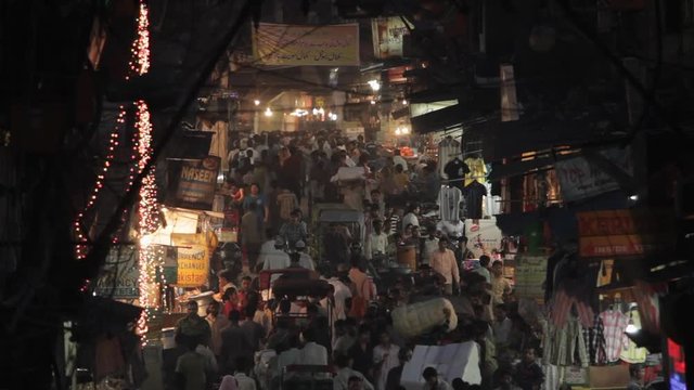 WS HA Crowded street scene at night / New Delhi, India