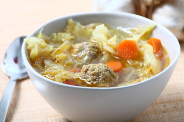 Brodo di carne con verdure
