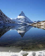 Photo sur Plexiglas Cervin Matterhorn reflection on Riffelsee Lake in the early winter, Switzerland