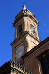Fototapeta na wymiar Clocher de l'église San Bartolomeo à Bologne, italie