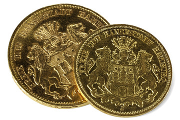 10 und 20 Reichsmark Goldmünzen (Hamburg) isoliert auf weißem Hintergrund