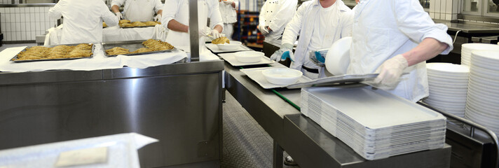 Banner Zubereitung Essen in Gro&szlig;k&uuml;che