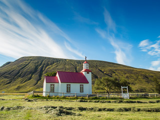 Fototapeta na wymiar Beautiful small Icelandic church in the countryside