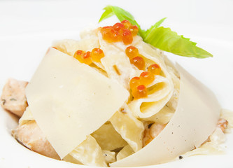 Spaghetti with eggs and cheese