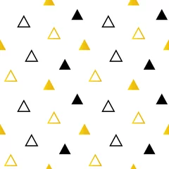  Trendy zwarte en gouden driehoeken op witte naadloze patroonachtergrond. © cosmic_pony