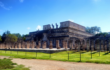 Fototapeta na wymiar Temple warriors. Chichen itza .yucatan