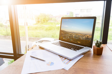 Fototapeta premium Laptop in coffee shop