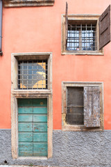 Fototapeta na wymiar Old italian house. Windows and doors