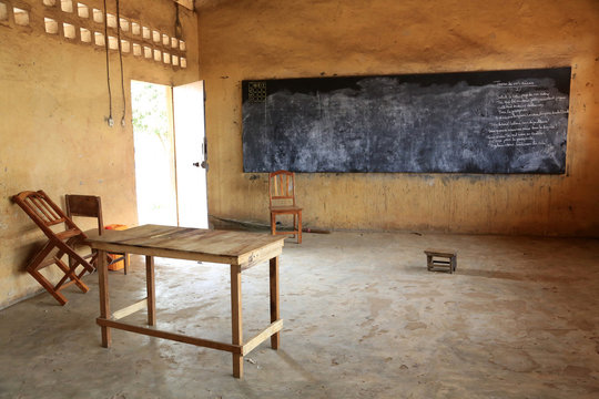 Salle de classe. Ecole primaire d'Adjall&eacute;. Lom&eacute;. Togo. / Classroom. Adjall&eacute; Elementary School. Lome. Togo.