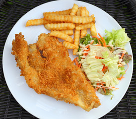 Fish fingers and salad