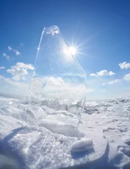  Ijsschots en zon op het winter Baikal-meer © Serg Zastavkin