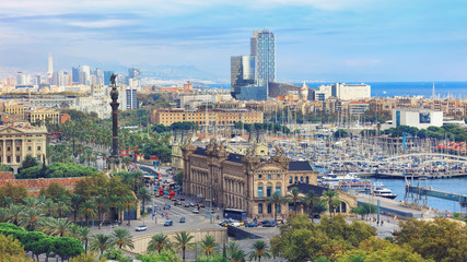 Naklejka premium Barcelona beach and quay and port from Montjuic mountain viewpoint, Spain