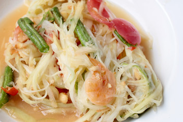 Green papaya salad Thai cuisine spicy delicious : 