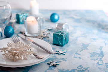 Obraz na płótnie Canvas Silver and cream Christmas Table Setting with decorations