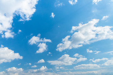 秋の青空と雲
